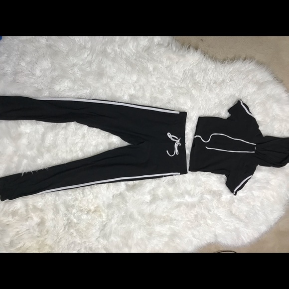 Two piece set - Picture 2 of 4